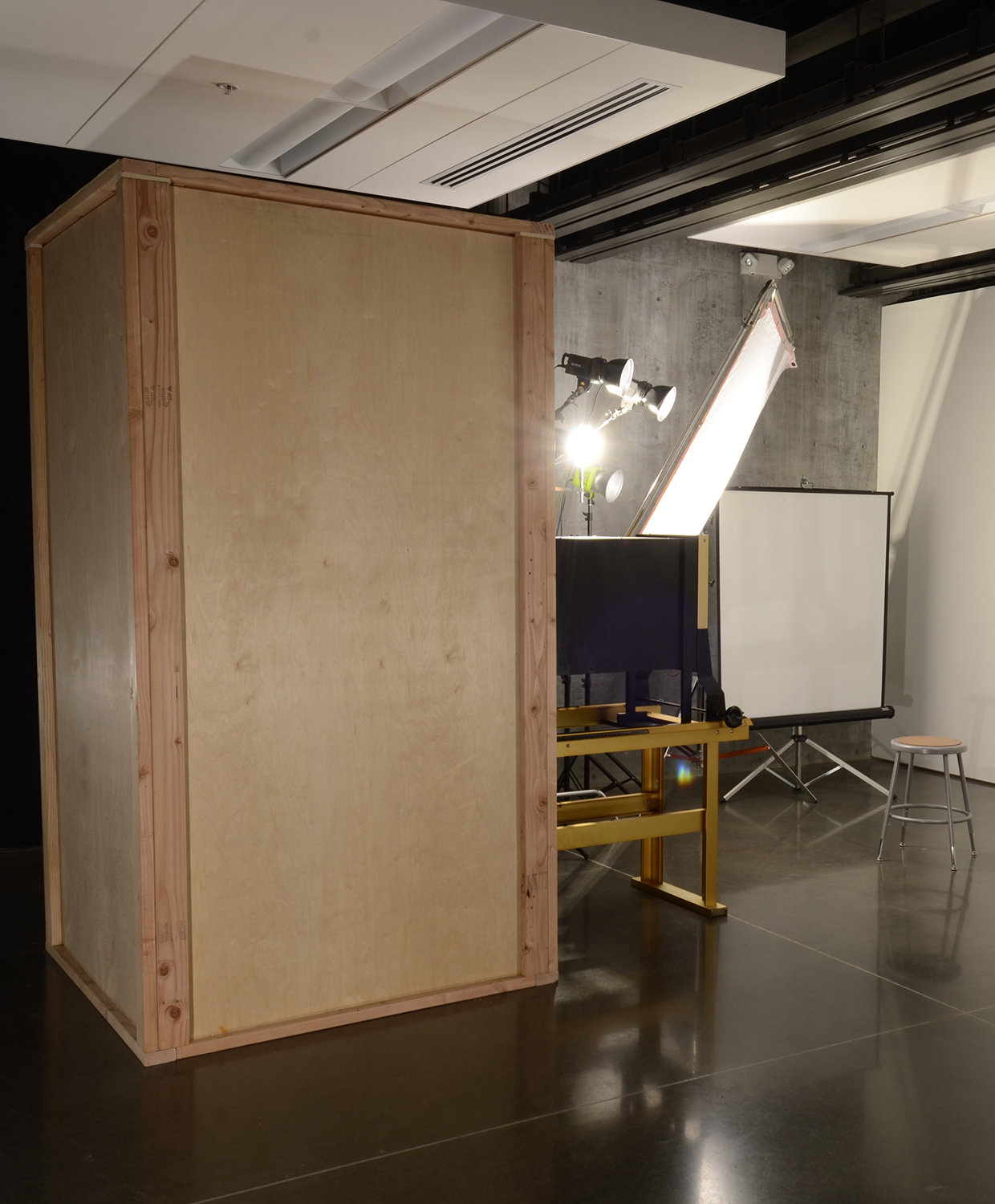 Ultra Large Format View Camera with Lighting Setup in the Gallery